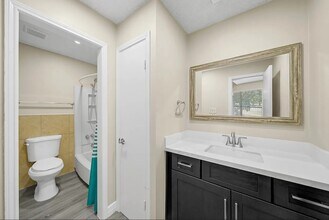 8427 Sands Point Dr in Houston, TX - Building Photo - Building Photo