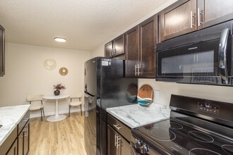 Parkview Apartments in Sioux Falls, SD - Building Photo - Interior Photo