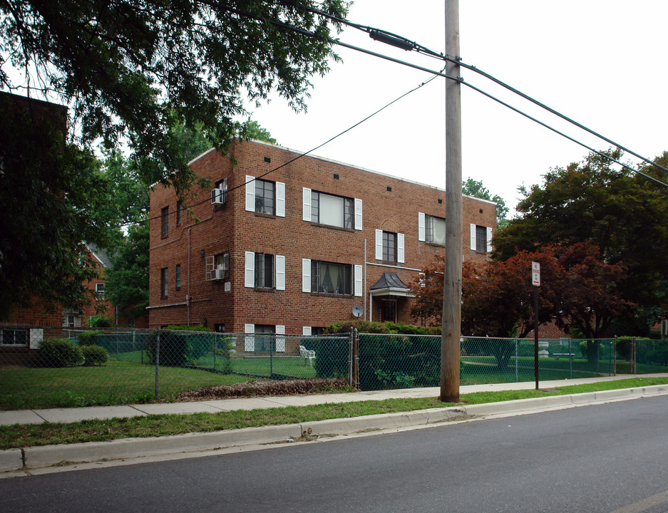 4202 Queensbury Rd in Hyattsville, MD - Building Photo