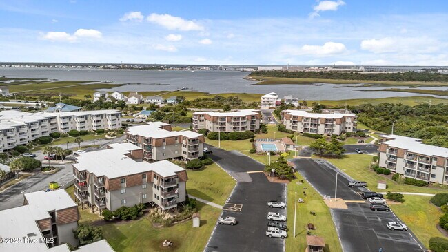 2008 E Fort Macon Rd in Atlantic Beach, NC - Building Photo - Building Photo