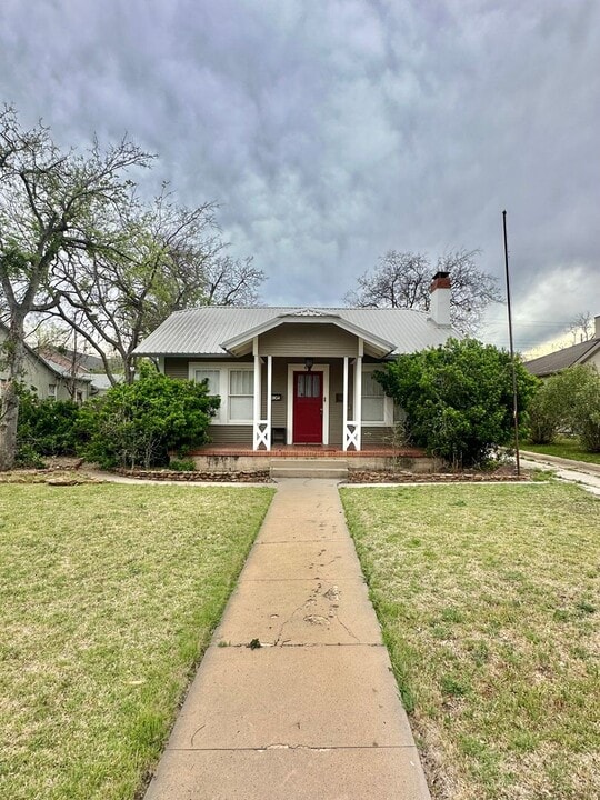 409 S Washington St in San Angelo, TX - Building Photo