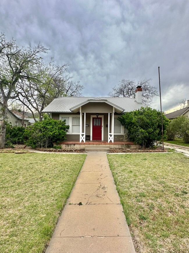 409 S Washington St in San Angelo, TX - Foto de edificio - Building Photo