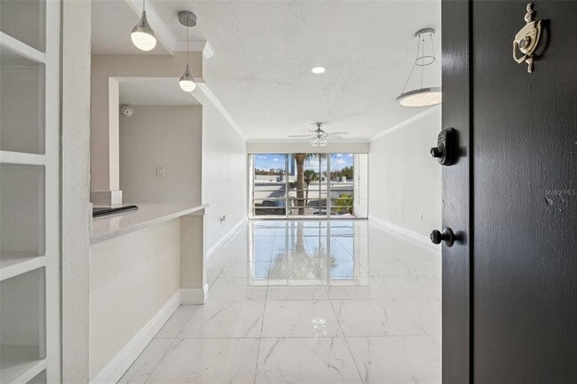 2302 S Manhattan Ave in Tampa, FL - Foto de edificio - Building Photo