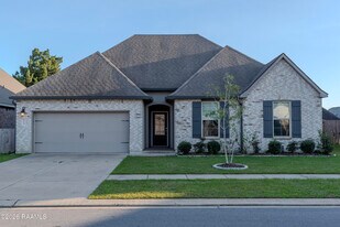119 Deer Lake Ln in Lafayette, LA - Building Photo