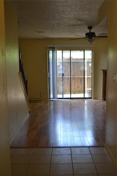 800 W Collins St in Denton, TX - Building Photo - Building Photo
