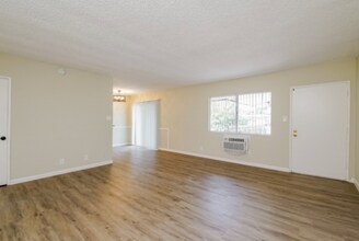 59 Esperanza Ave, Unit D in Sierra Madre, CA - Foto de edificio - Building Photo