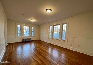 14 Woodlawn Ave in Albany, NY - Building Photo - Building Photo