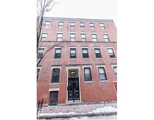 97 Myrtle St, Unit 1 in Boston, MA - Foto de edificio - Building Photo