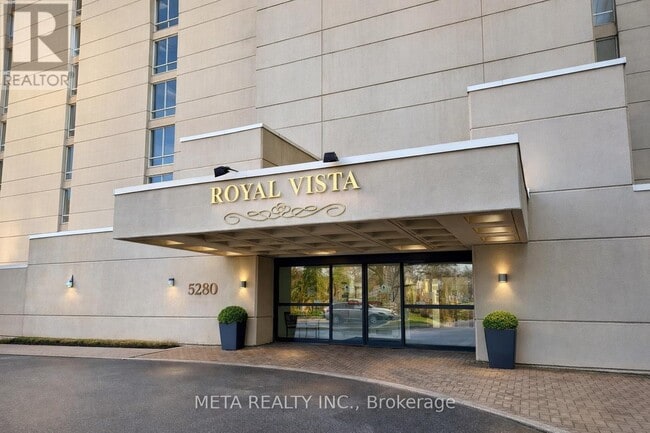 5280 Lakeshore Rd. in Burlington, ON - Building Photo - Building Photo