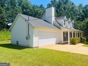 72 Canterbury Dr in Grantville, GA - Building Photo - Building Photo