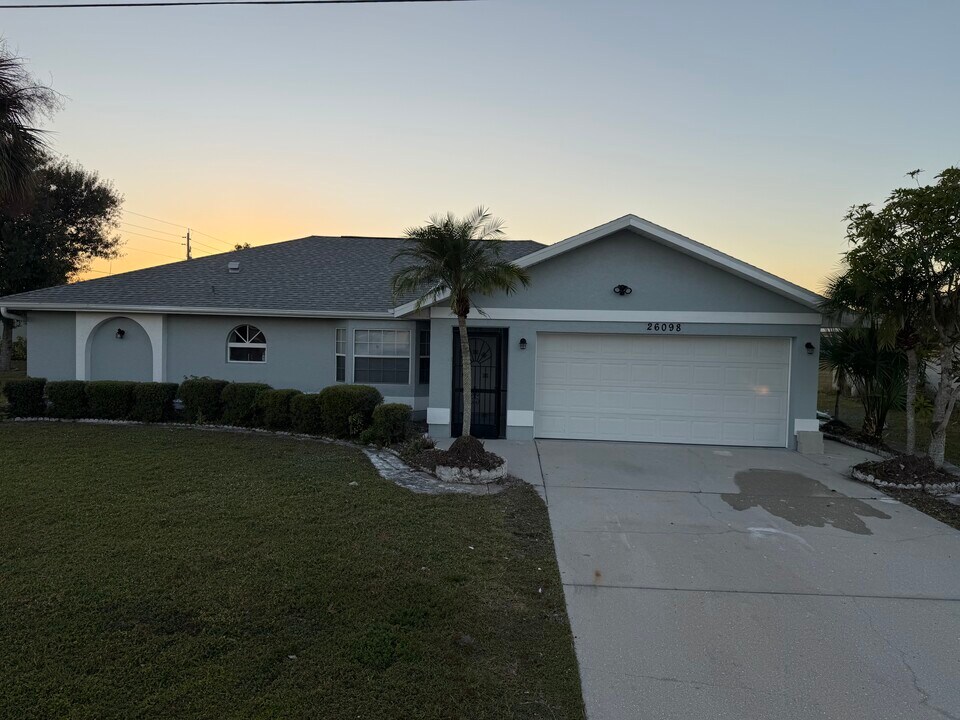 26098 Copiapo Cir in Punta Gorda, FL - Building Photo