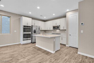 889 Cirrus Cloud Ave in Las Vegas, NV - Building Photo - Building Photo