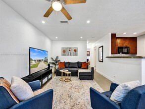501 NE 57th Ct in Fort Lauderdale, FL - Foto de edificio - Building Photo