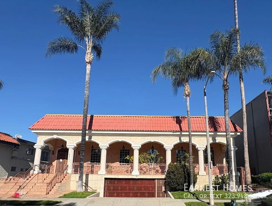 14335 Huston St in Los Angeles, CA - Building Photo