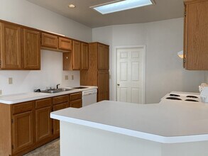 5862 Spring Crossing in San Antonio, TX - Building Photo - Building Photo