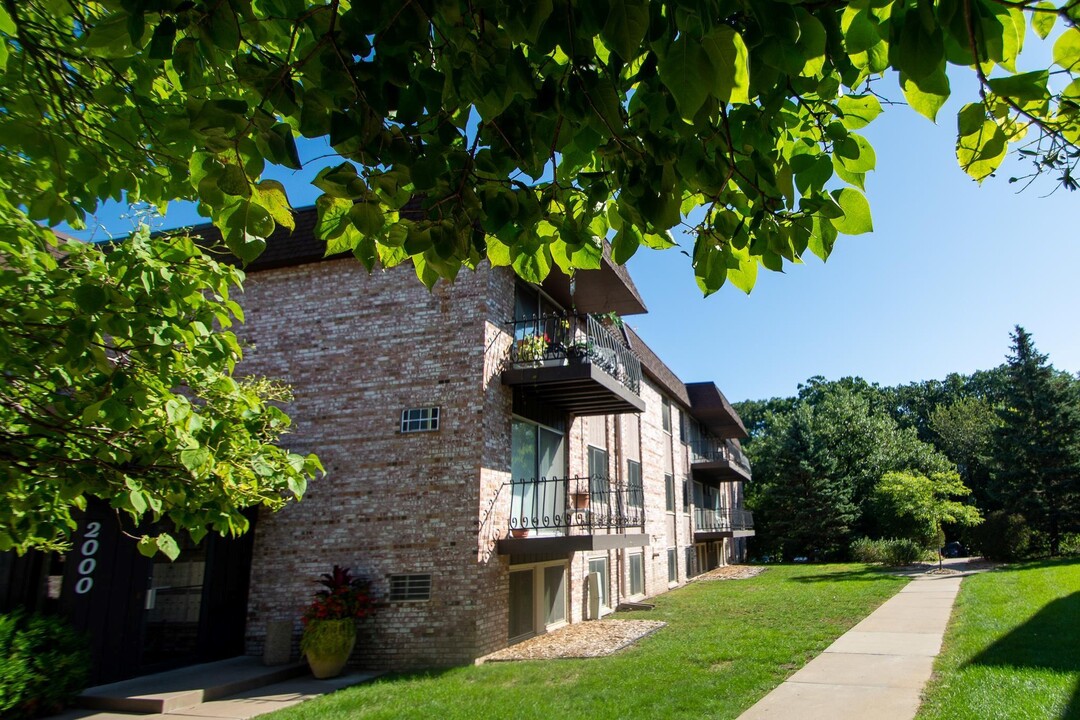 Creekwood Estates in Hopkins, MN - Building Photo