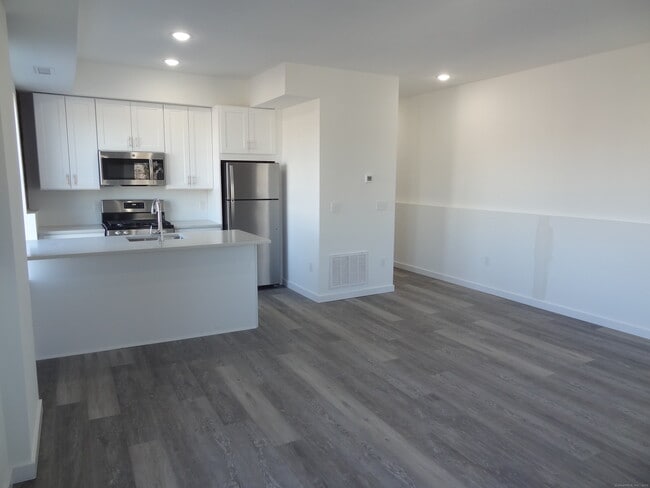 2806 Fairfield Ave in Bridgeport, CT - Building Photo - Building Photo