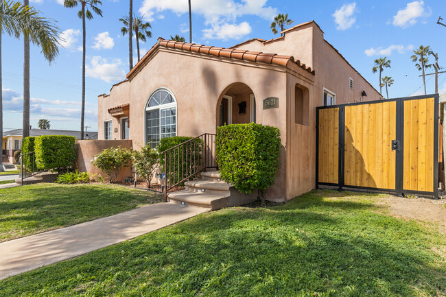 5621 S Mullen Ave