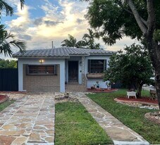 189 Glendale Dr, Unit 189 in Miami Springs, FL - Building Photo