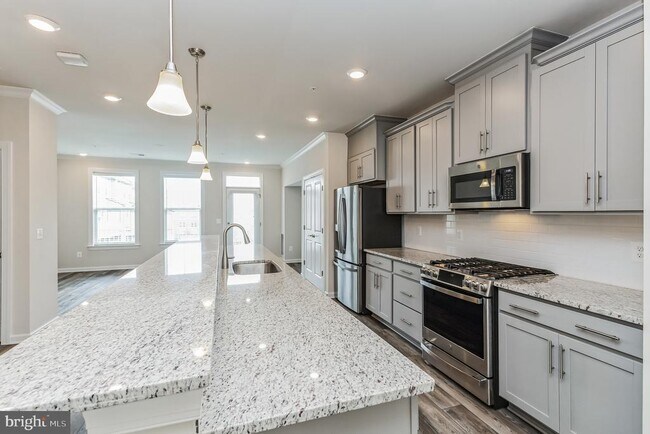 20763 Heron Landing Dr in Sterling, VA - Building Photo - Building Photo
