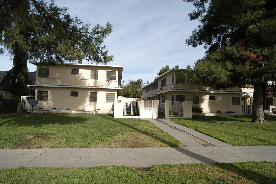 418-434 1/2 W. 18th St. in San Bernardino, CA - Foto de edificio