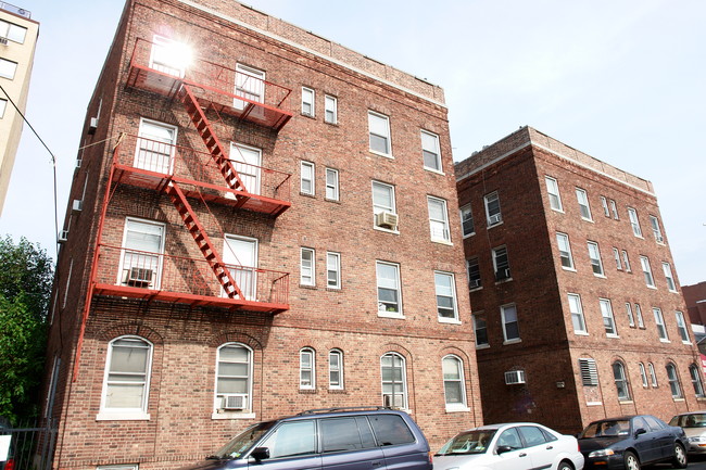 14241 Franklin Ave in Flushing, NY - Building Photo - Building Photo