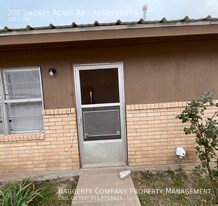 200 Smokey Acres Rd in Mesilla Park, NM - Building Photo