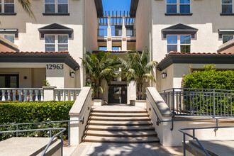 12963 Runway Rd in Playa Vista, CA - Building Photo - Building Photo