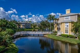Bridgewater Luxury Rentals in St. Petersburg, FL - Building Photo