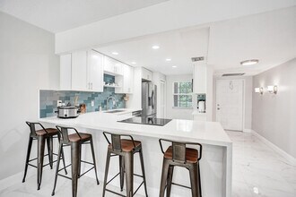 545 Oaks Ln in Pompano Beach, FL - Building Photo - Building Photo