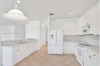 1042 Sunflower Cir in Weston, FL - Building Photo - Building Photo