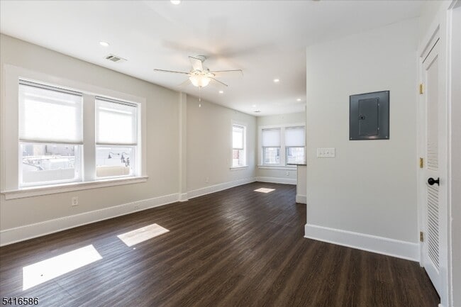 12 N Willow St in Montclair, NJ - Building Photo - Building Photo