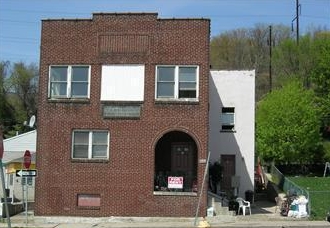 103 E Chestnut St in Coatesville, PA - Building Photo