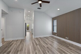 16512 Trevin Cove in Manor, TX - Foto de edificio - Building Photo