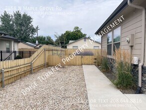 2458 N Maple Grove Rd in Boise, ID - Building Photo - Building Photo
