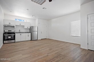 916 St Vrain St in El Paso, TX - Building Photo - Building Photo