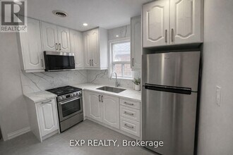 11 Fairside Ave in Toronto, ON - Building Photo - Building Photo