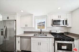 1267 Vin Scully Ave in Los Angeles, CA - Foto de edificio - Building Photo