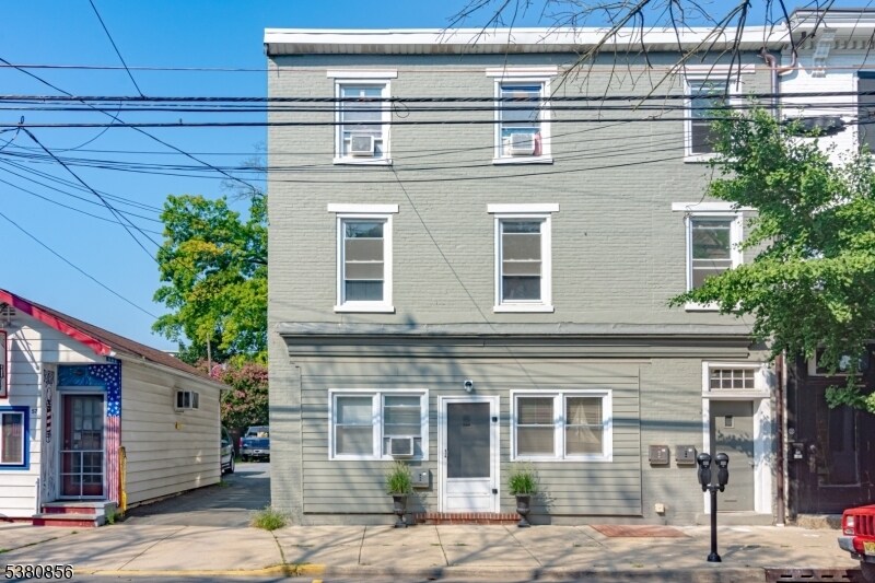 59 N Main St in Lambertville, NJ - Building Photo