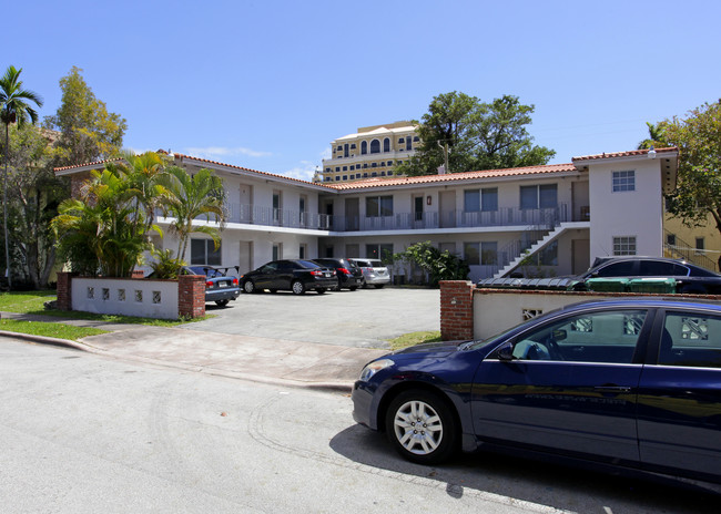 236 Madeira Ave in Coral Gables, FL - Foto de edificio - Building Photo