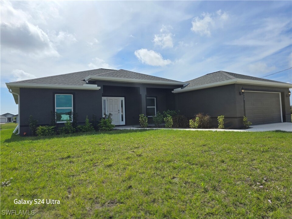 918 NE 12th St in Cape Coral, FL - Building Photo