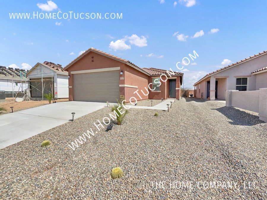 10438 W Bayless Dr in Marana, AZ - Building Photo