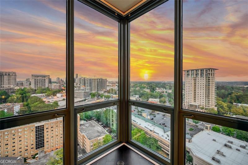 2870 Pharr Ct S Northwest in Atlanta, GA - Building Photo