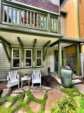 713 Madison Ave N in Bainbridge Island, WA - Building Photo - Building Photo