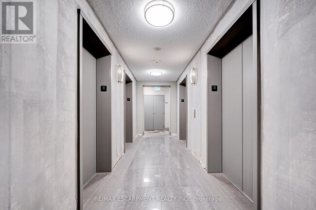 35 Mariner Terrace in Toronto, ON - Building Photo - Building Photo