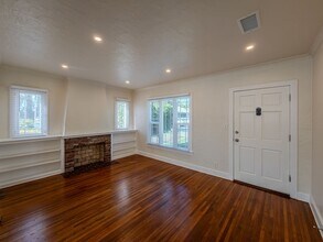 1320 E Maple St in Glendale, CA - Building Photo - Building Photo