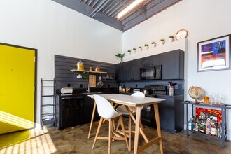 676 Marshall Ave in Memphis, TN - Building Photo - Building Photo