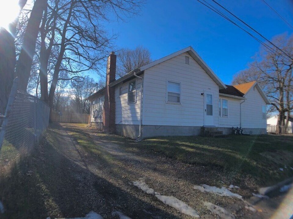 1160 Lambert St in Niles, MI - Building Photo