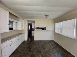 333 Lantern Ln in North Fort Myers, FL - Building Photo - Building Photo