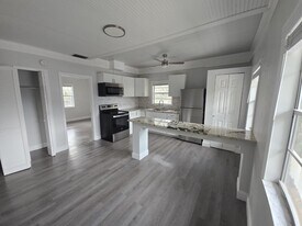 101 S Moss St in Leesburg, FL - Building Photo